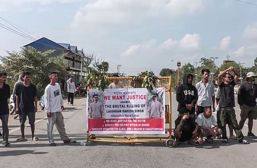 ভারতীয় রেড ক্রসের কর্মীরা রাজ্যের চিরাপুরে সেই ক্ষতিগ্রস্ত এলাকা পরিদর্শন করছেন । ছবি : এএনআই