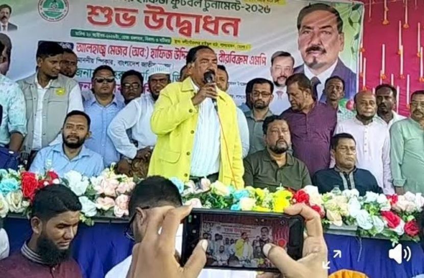 লালমোহনে স্পিকার মেজর হাফিজ ফুটবল শুরু