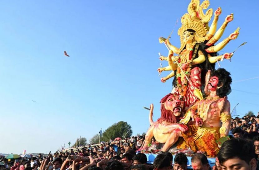প্রতিমা বিসর্জনের মধ্য দিয়ে শেষ হল শারদীয় দুর্গোৎসব