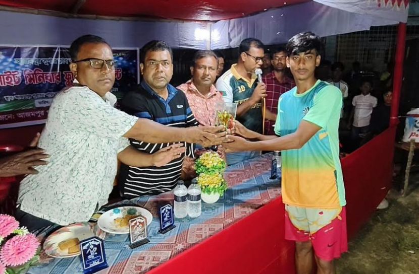কুষ্টিয়ায় রাতের আলোয় ফুটবল টুর্নামেন্ট